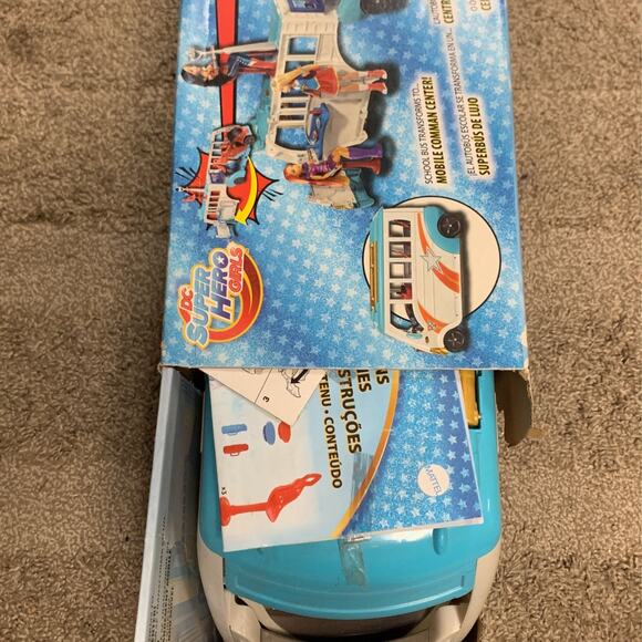 DC Super Hero Girls Transforming School Bus - Picture 3 of 6